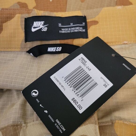 Nike SB Desert Ore Camo Shorts (size M) - Picture 9 of 9